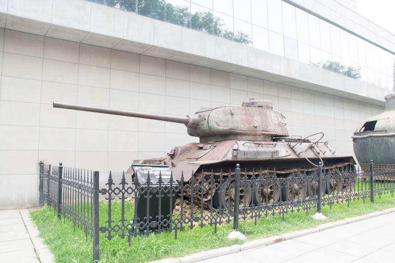 坦克陈列于博物馆外图片