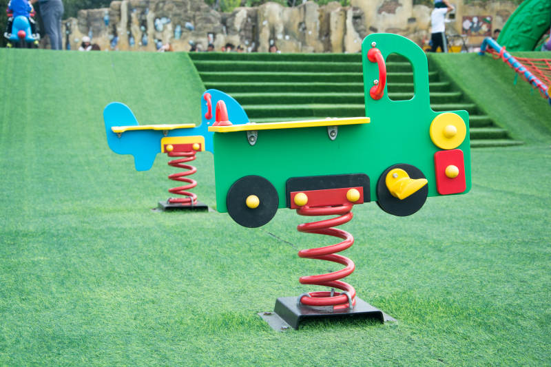 绿色小火车游乐设施图片