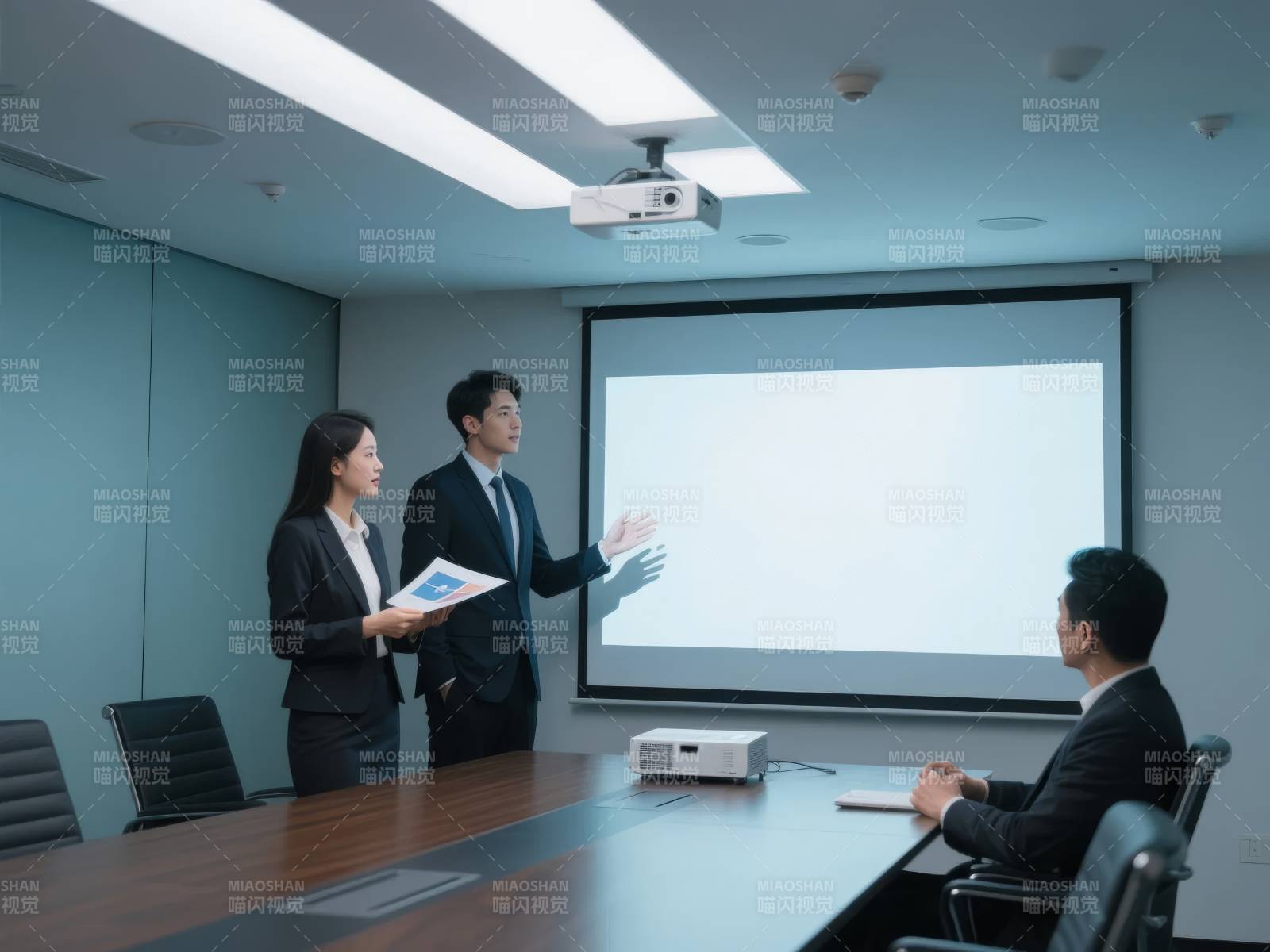 商务会议进行中图片