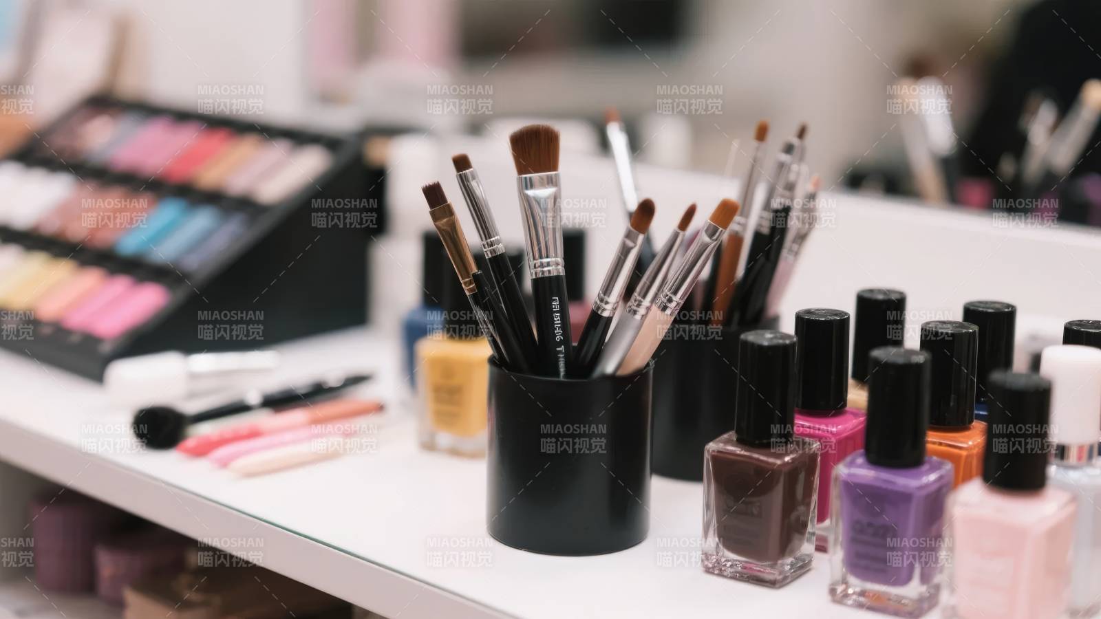 美妆工具与彩妆展示图片
