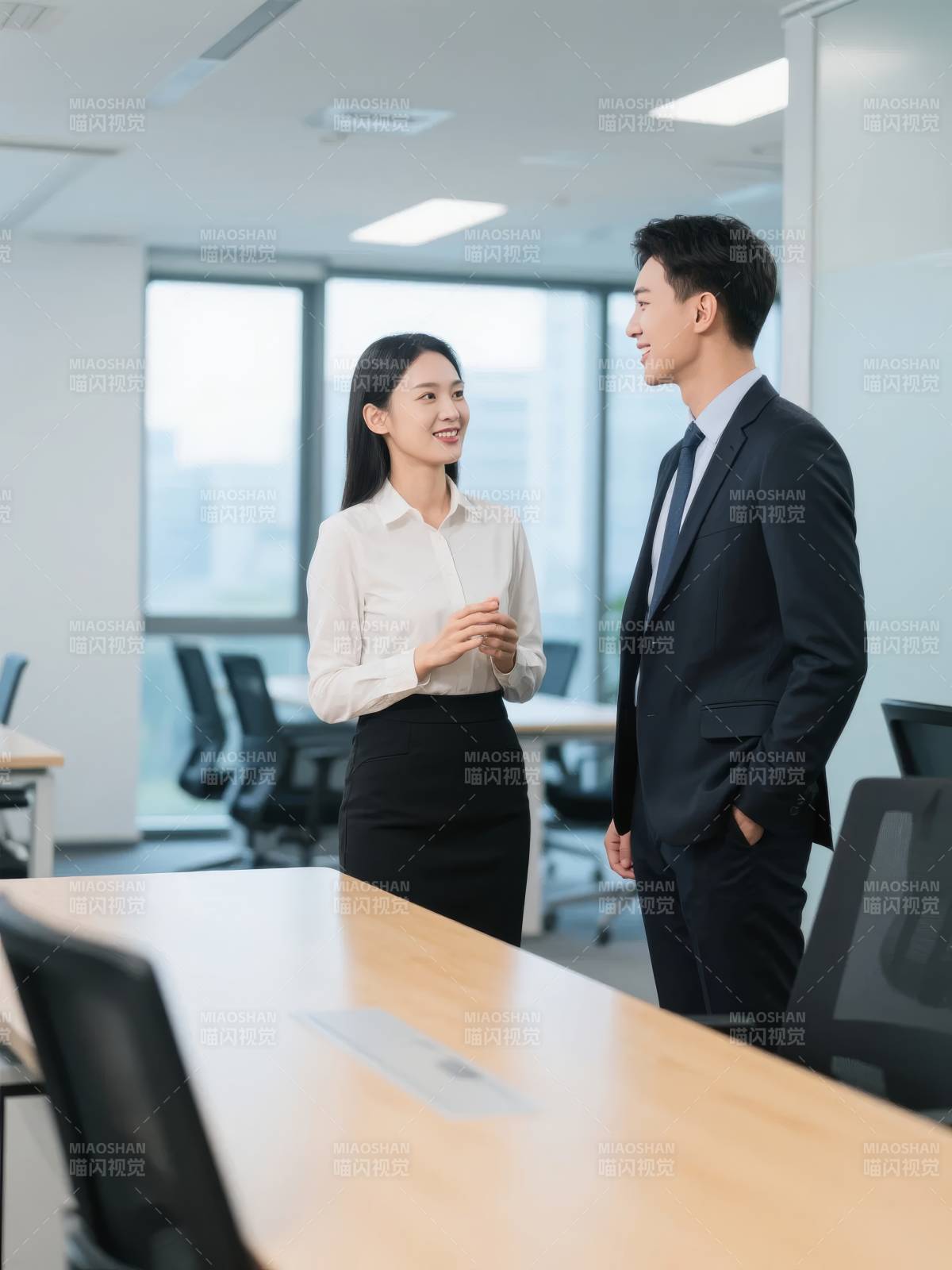 职场对话瞬间图片