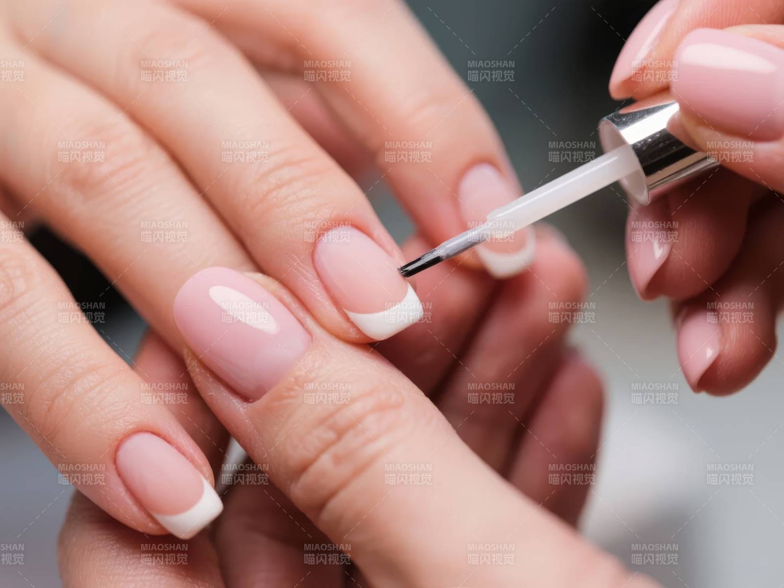 美甲护理瞬间图片