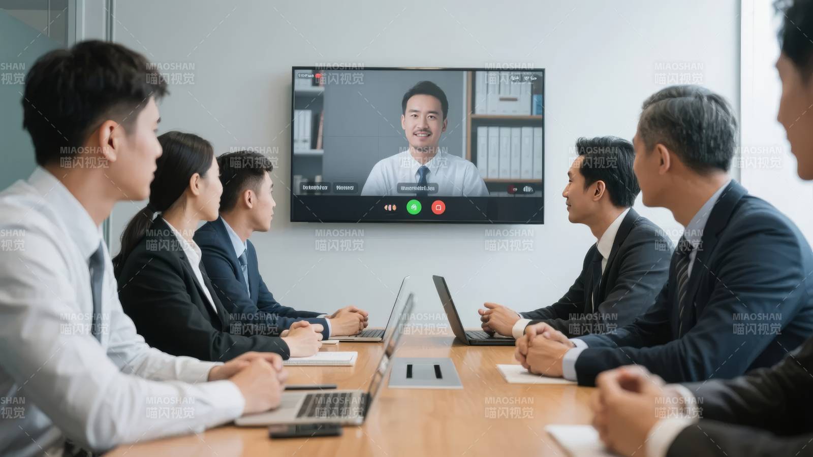 视频会议进行中图片