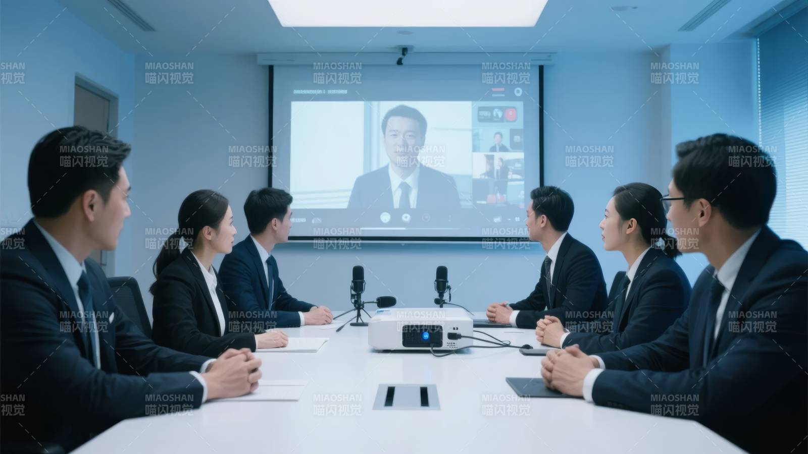 视频会议进行中图片