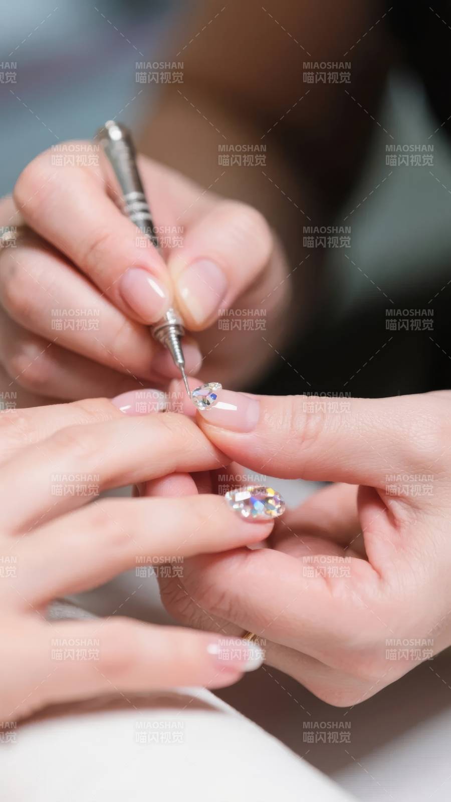 美甲贴钻细节图片