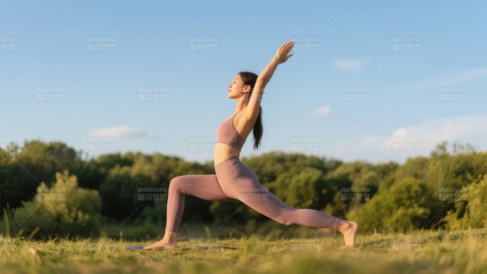 户外瑜伽 宁静自然图片