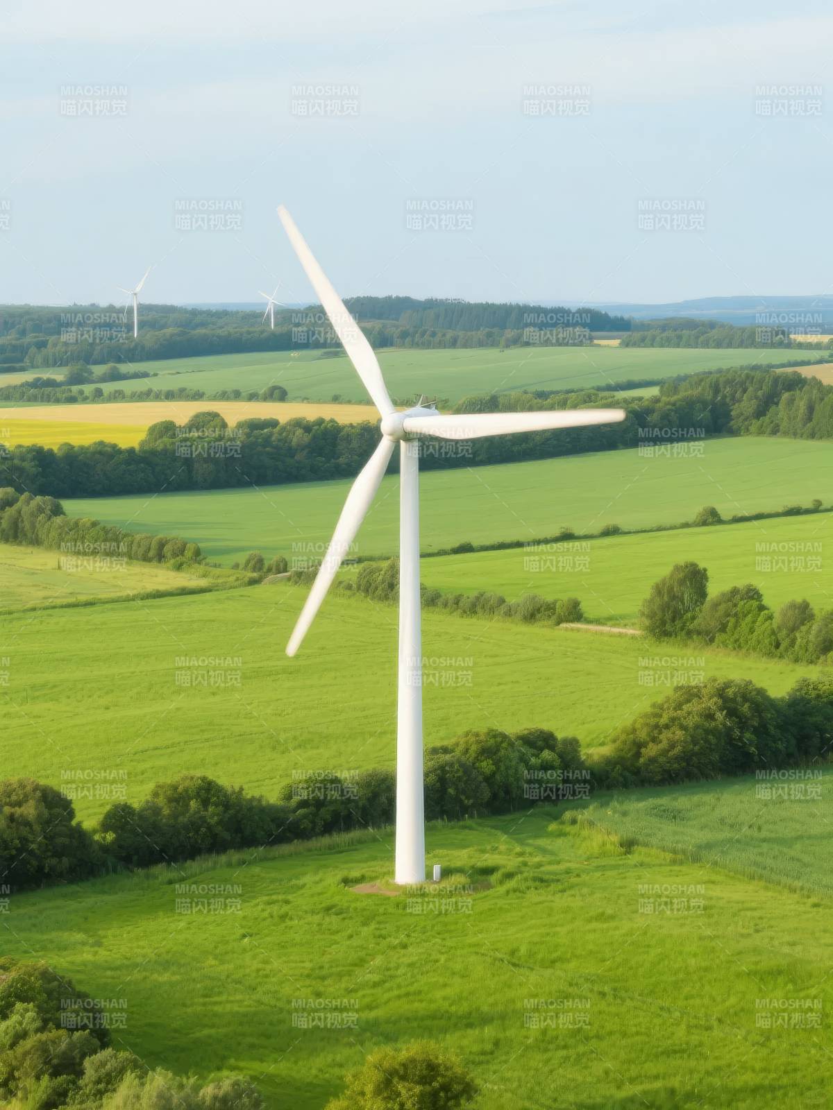 风车绿野风光图片