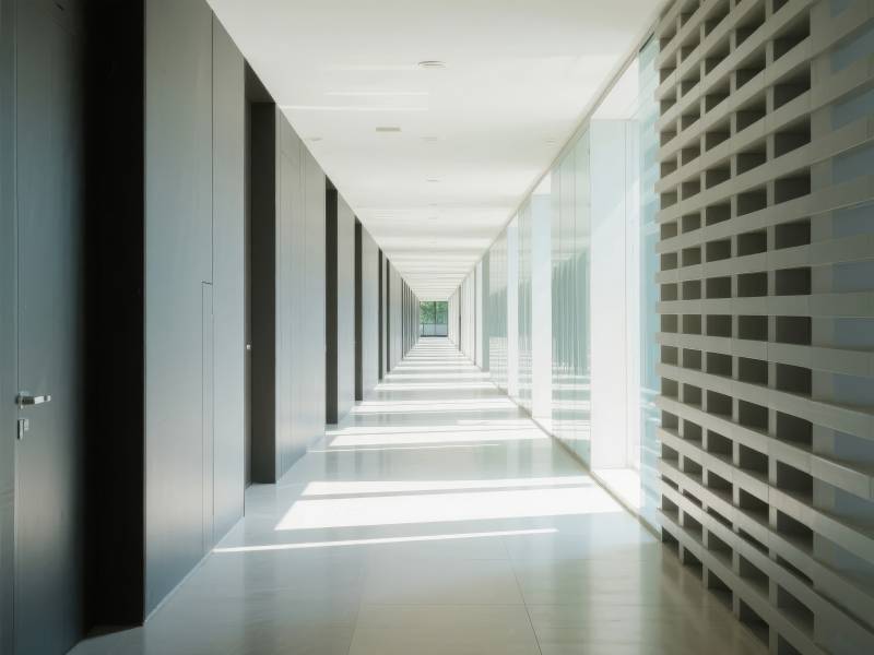 现代走廊光影交错图片