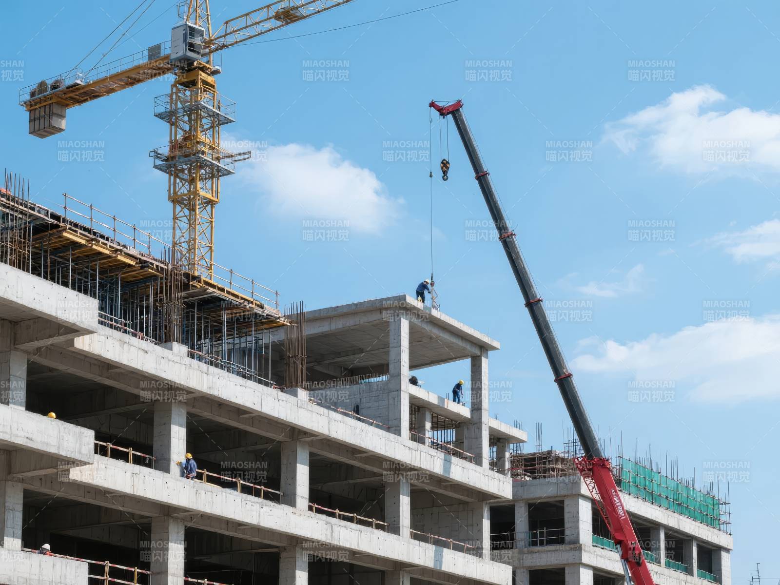 建筑工地施工中图片