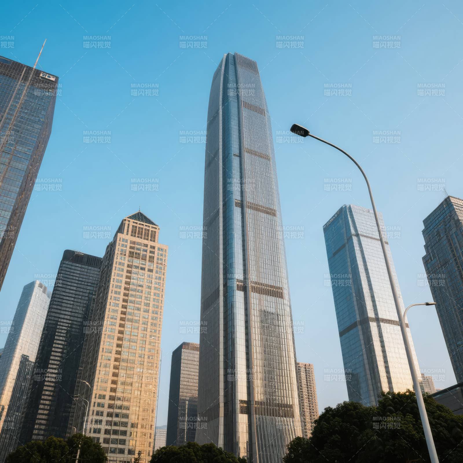 城市高楼林立图片