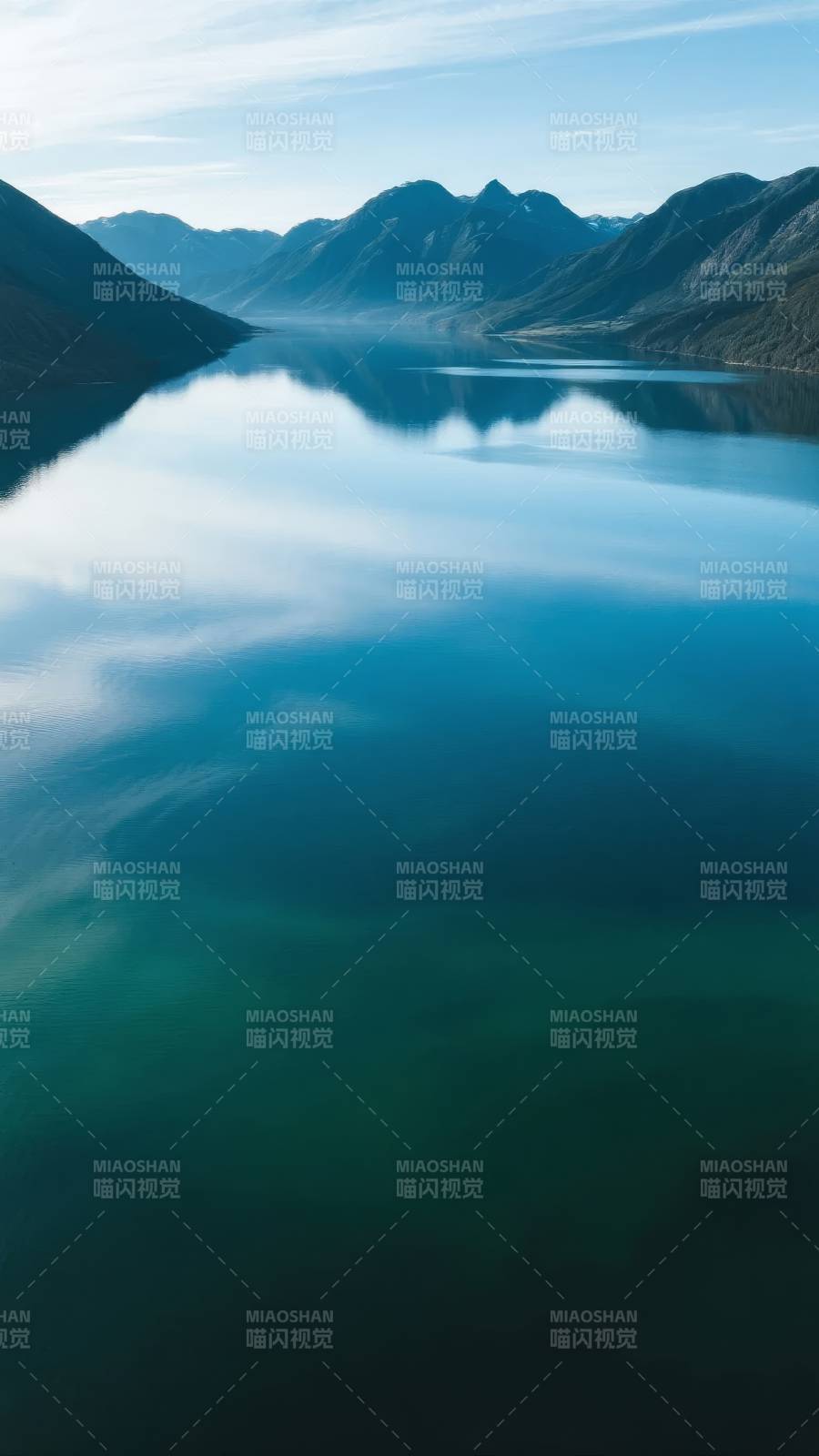 湖光山色镜中映图片