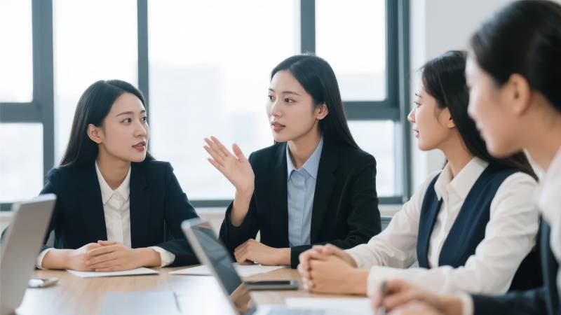 职场女性会议交流图片