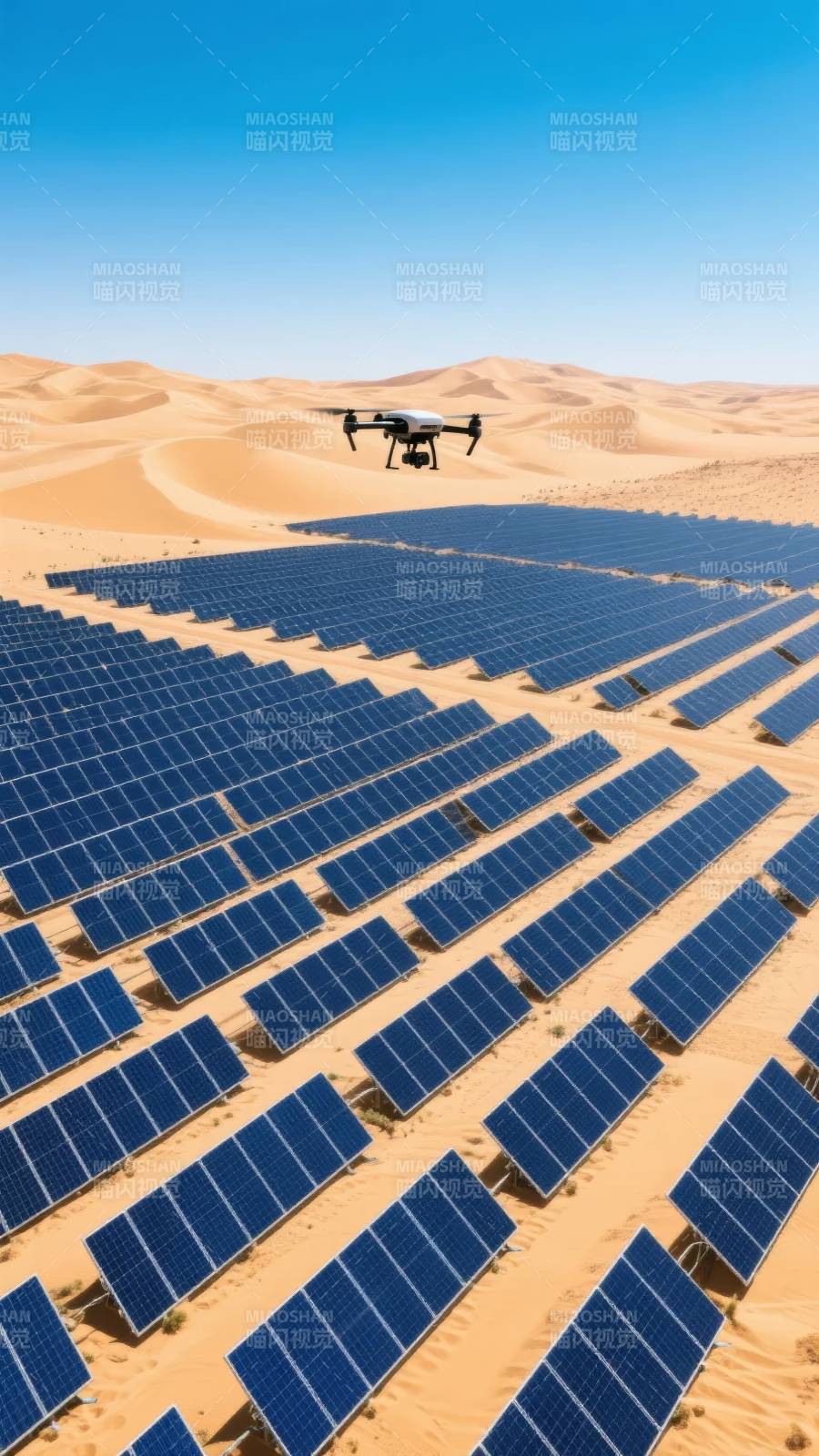 沙漠光伏无人机巡检图片