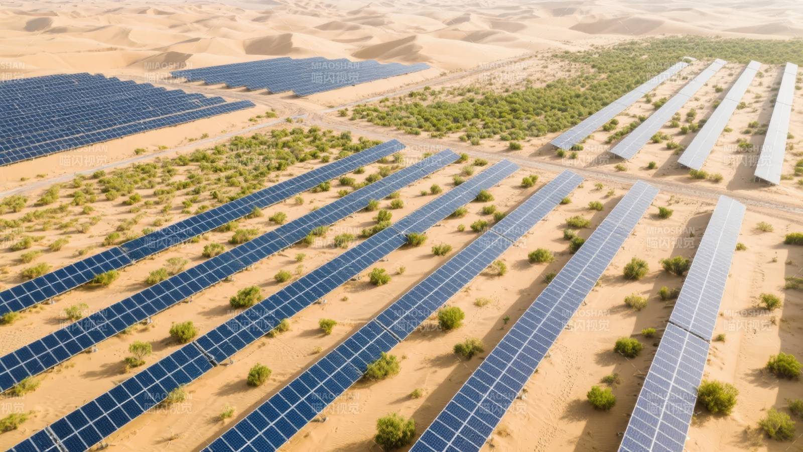 沙漠中的太阳能电站图片