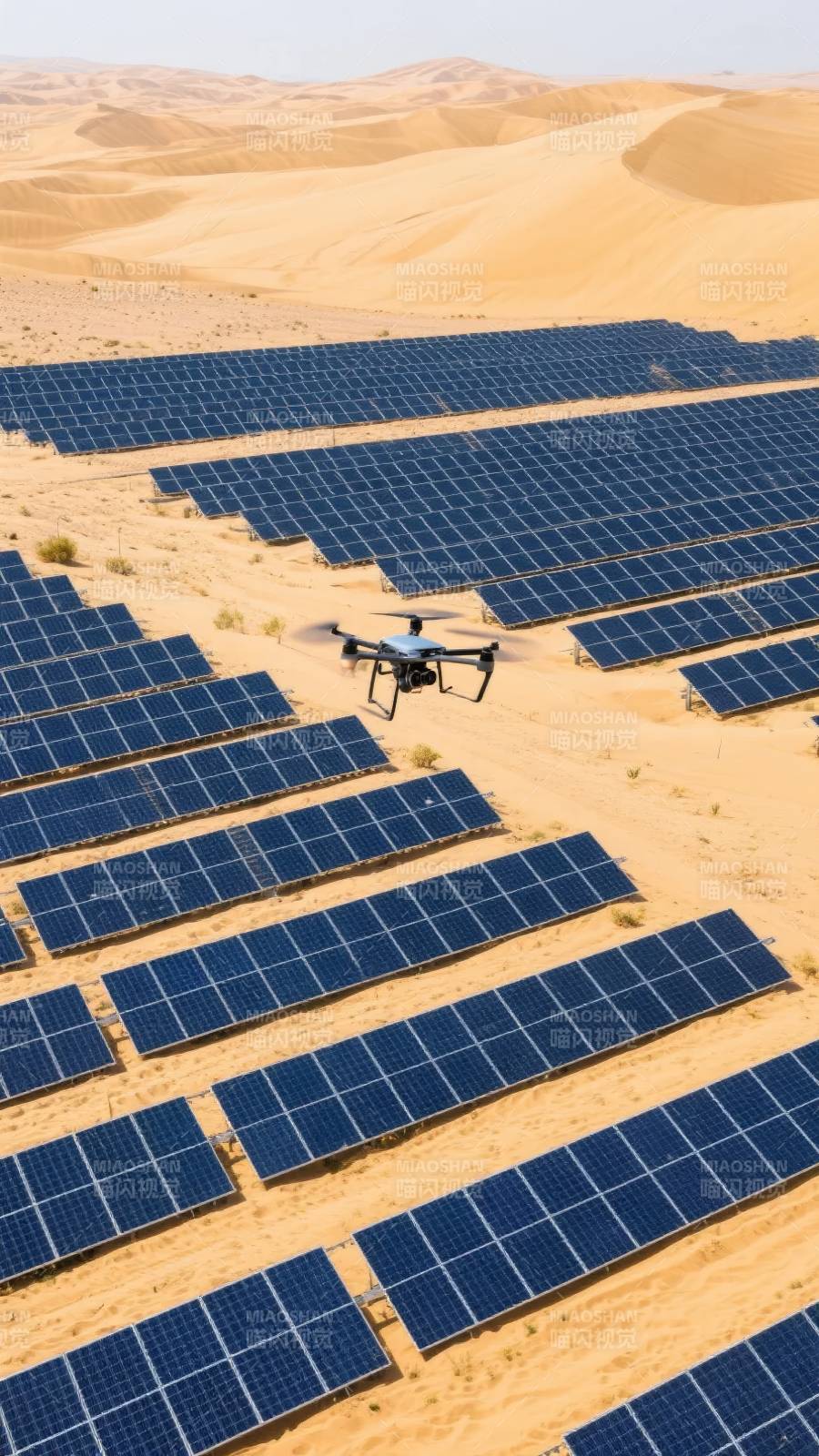 沙漠光伏无人机巡检图片
