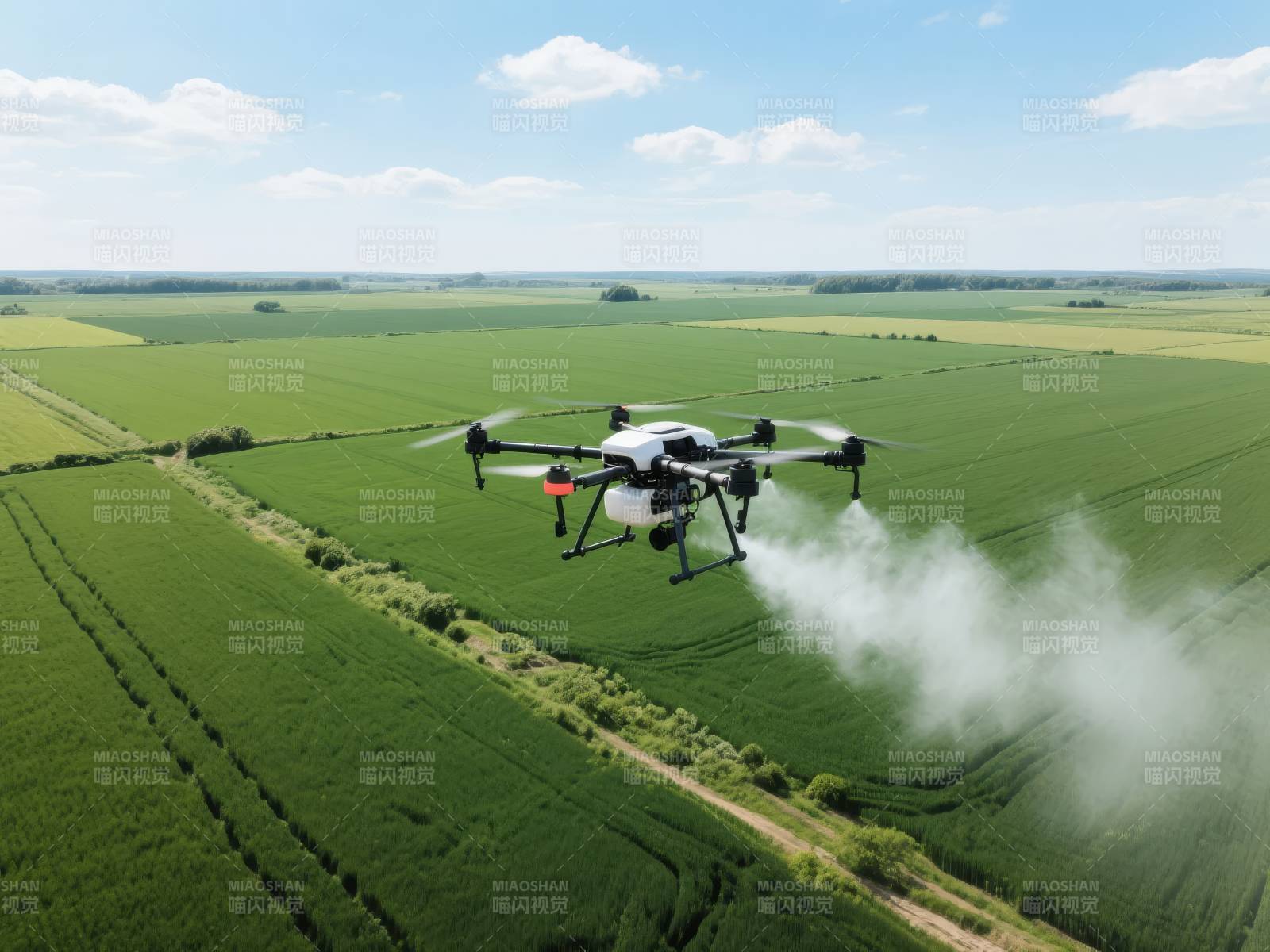 无人机喷洒农田图片
