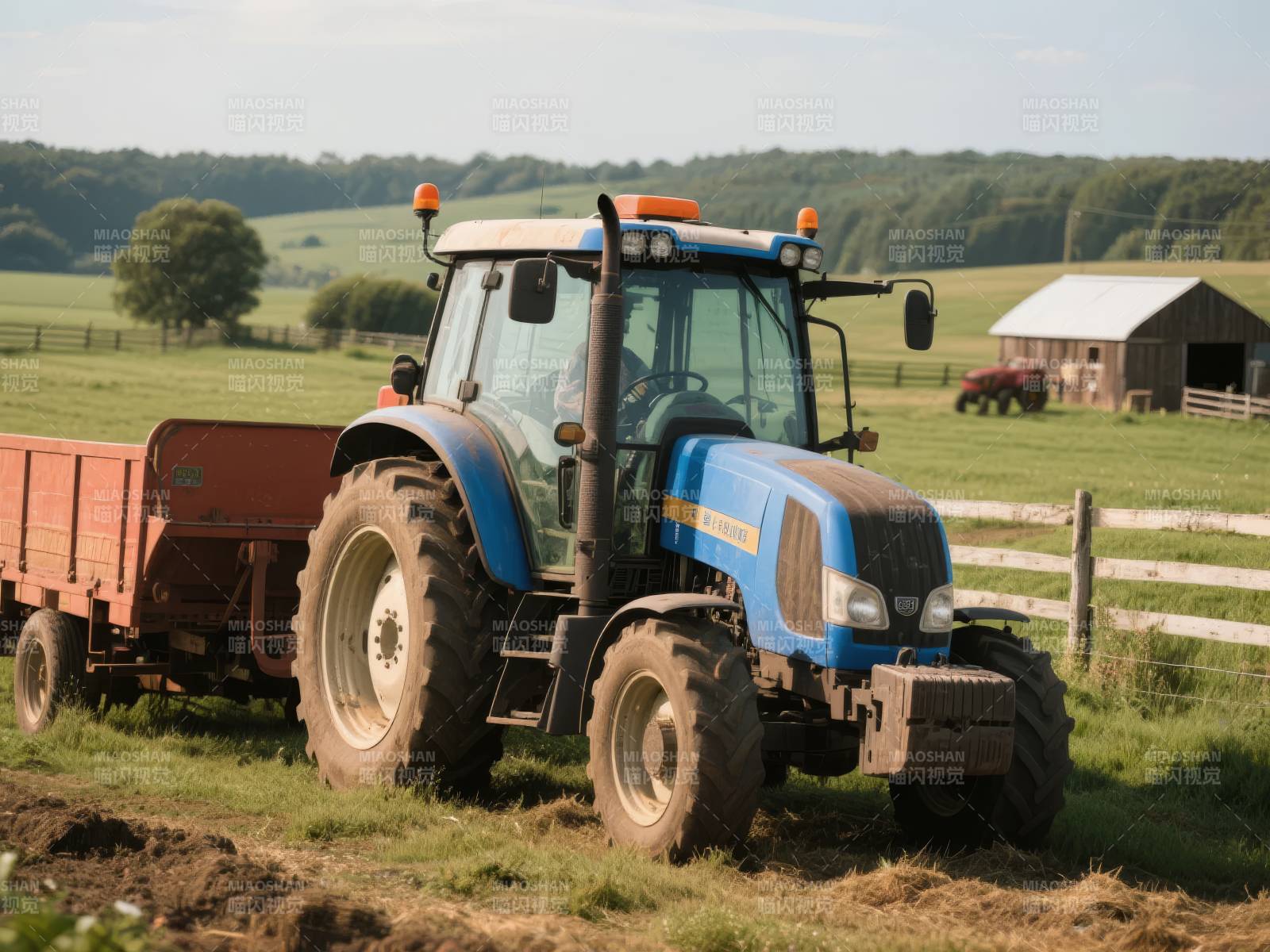 蓝色拖拉机耕作中图片
