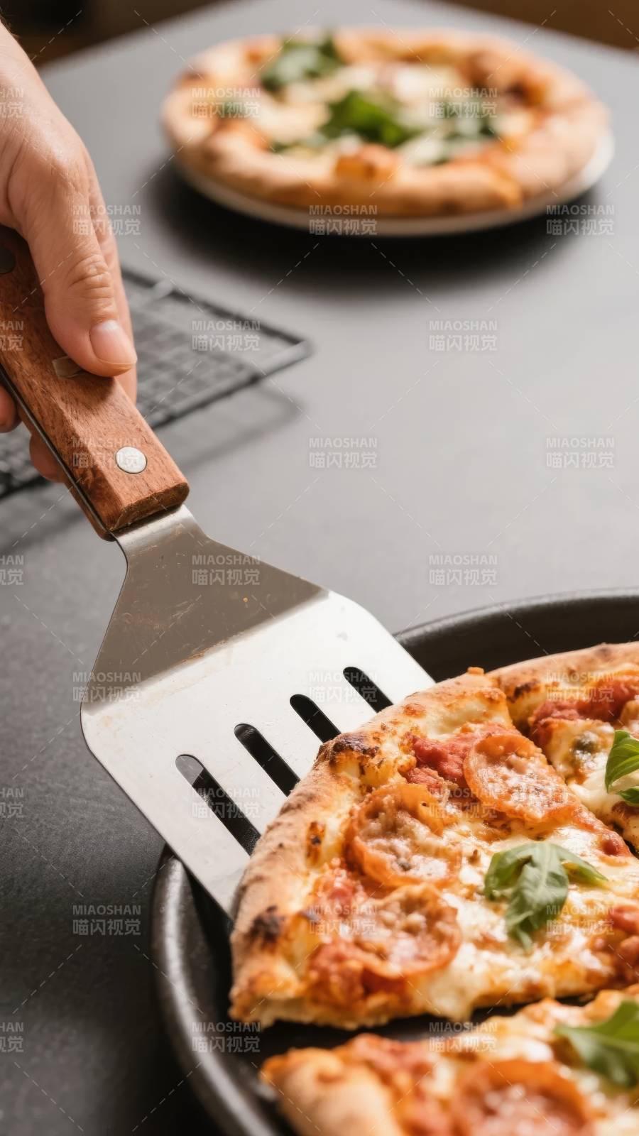 美味披萨出炉图片