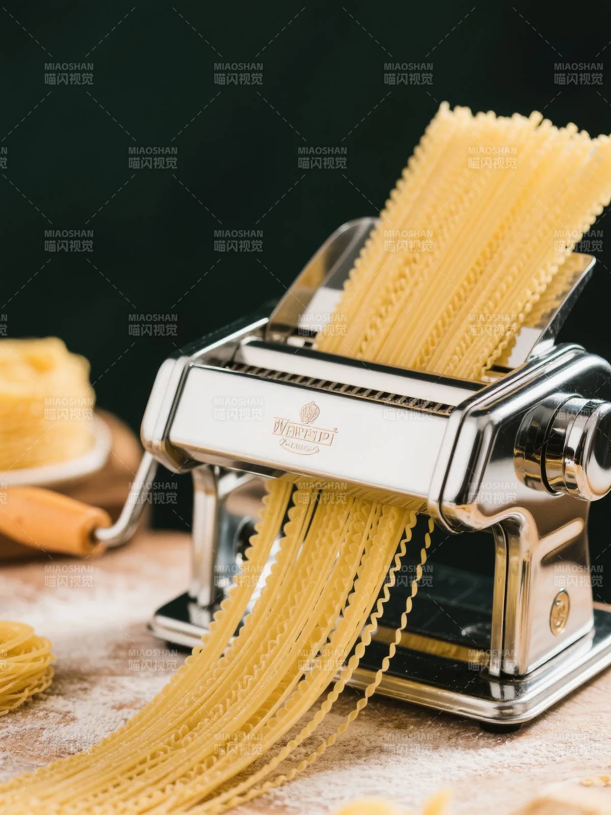 手工意面制作中图片