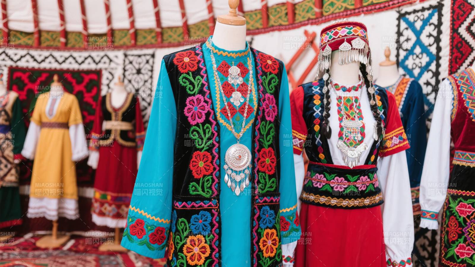 民族服饰展示图片