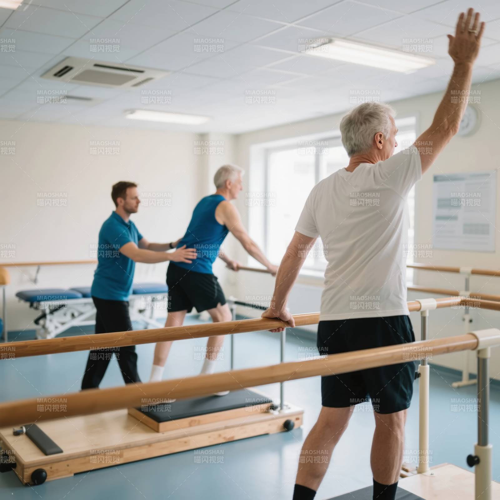 康复训练进行中图片