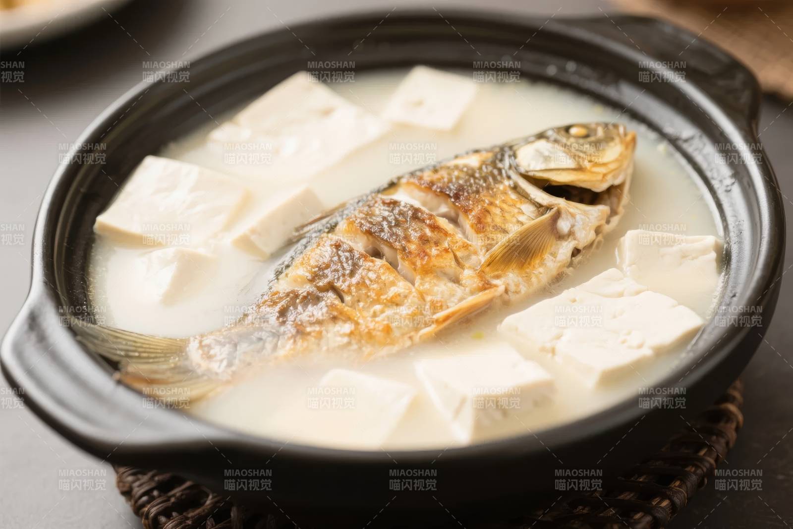 鱼头豆腐汤图片