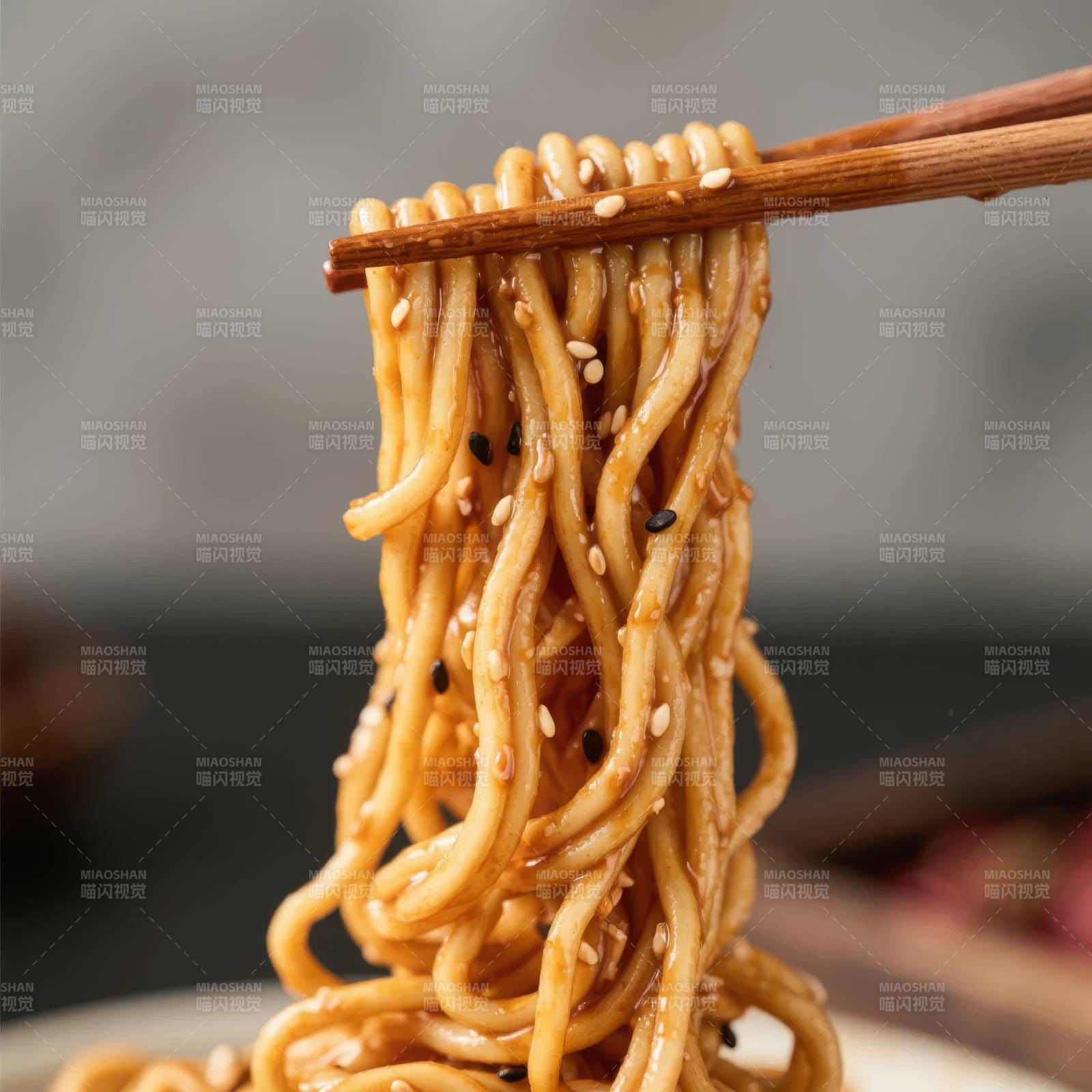 芝麻拌面 筷子挑起图片