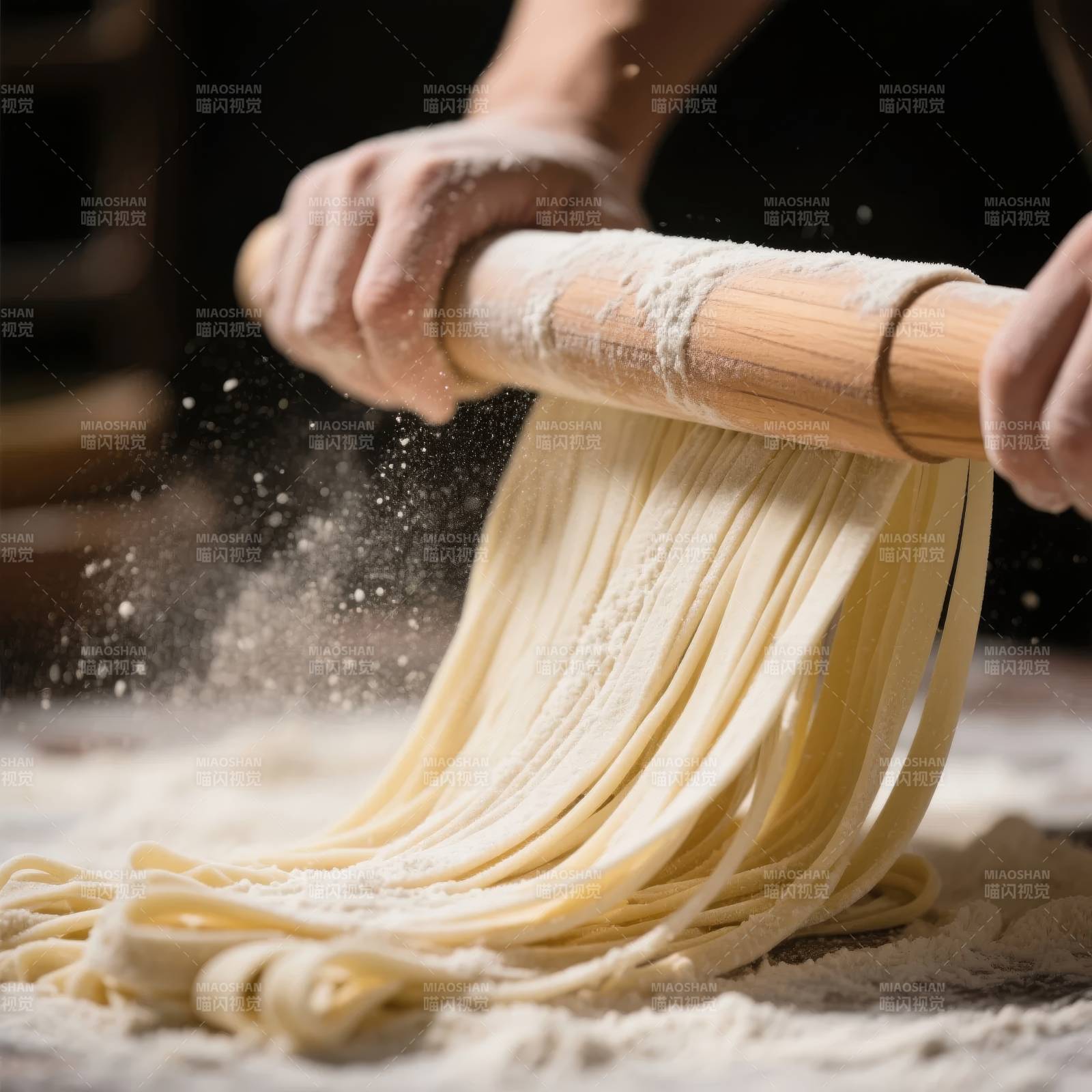 手工擀面 面粉飞舞图片