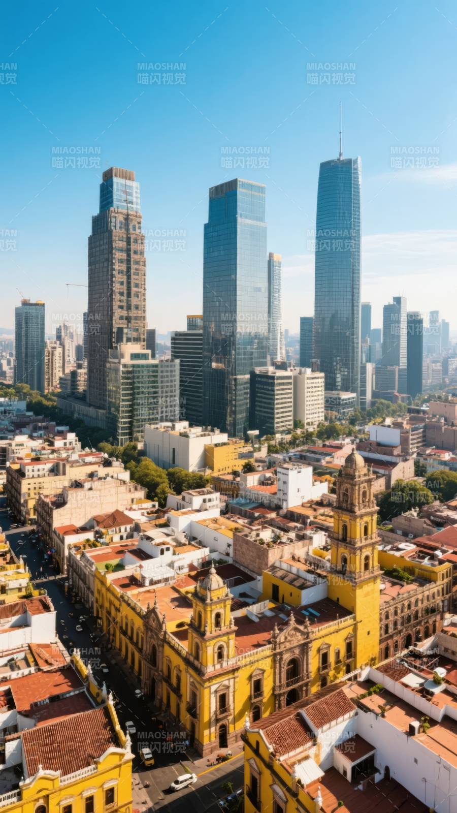 城市天际线与古建筑图片