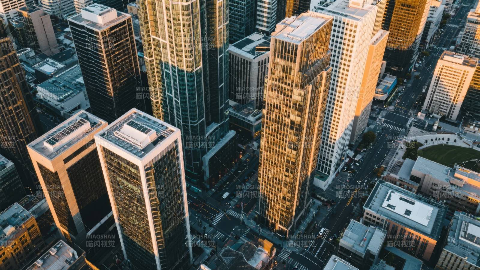 城市天际线航拍图片