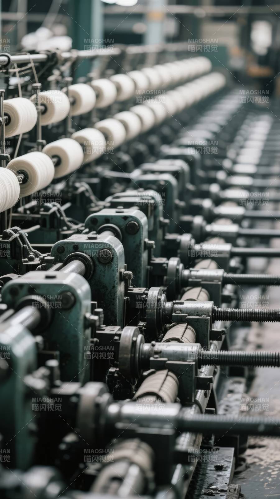 纺织车间纺纱机图片