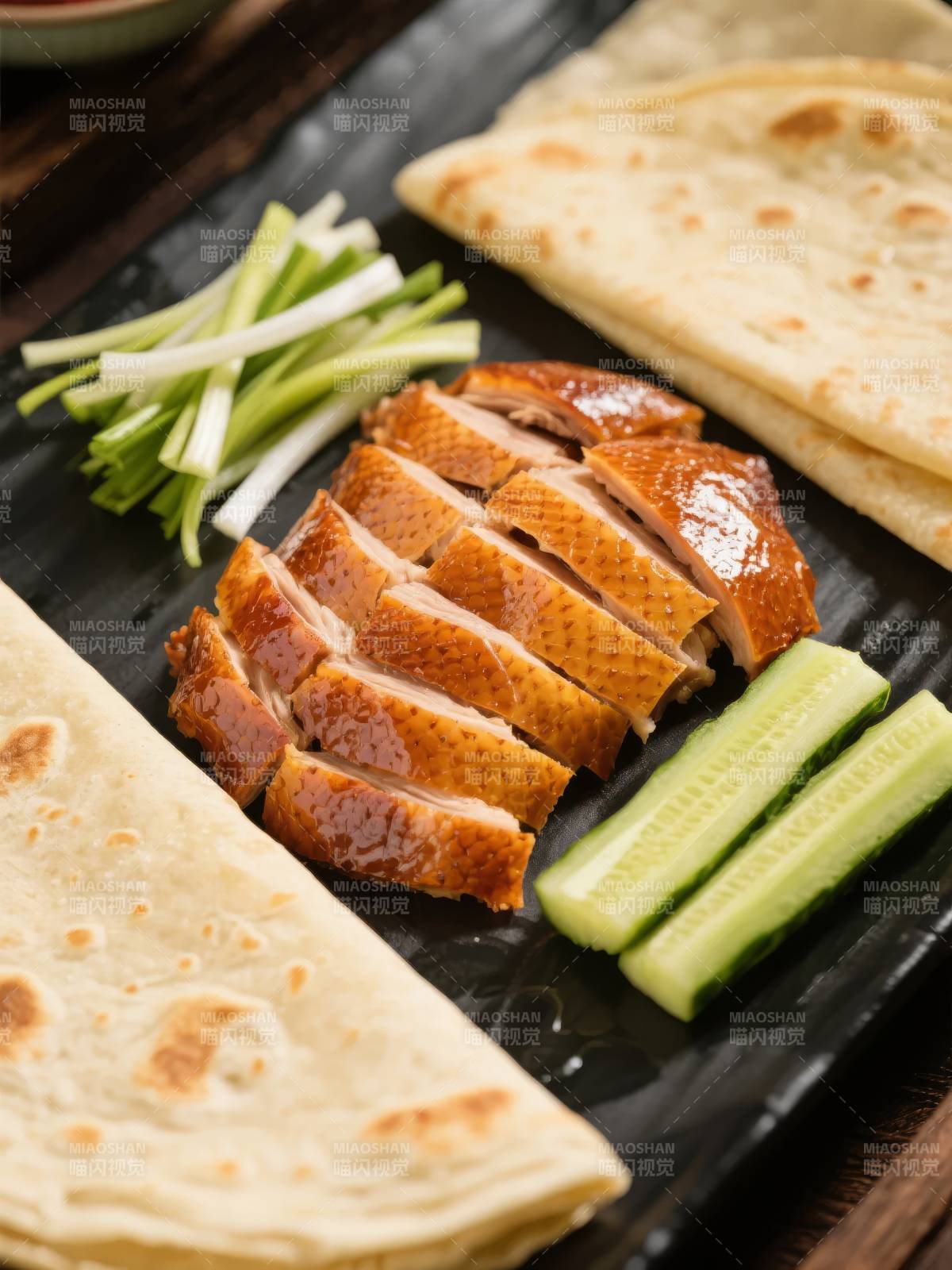 北京烤鸭配饼菜图片