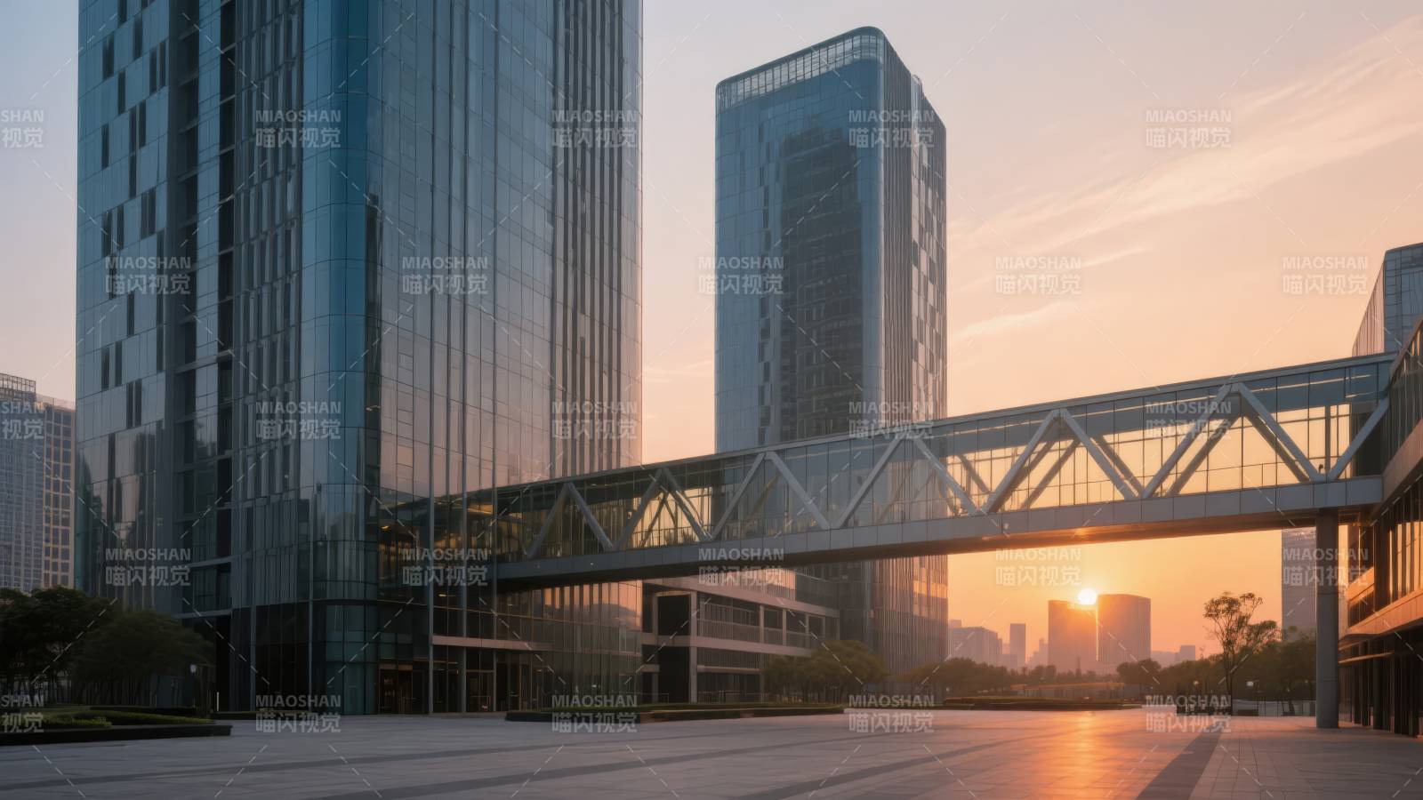 城市天际线日落图片