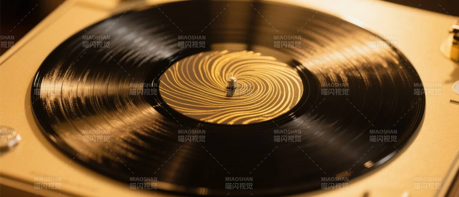 黑胶唱片旋转中图片