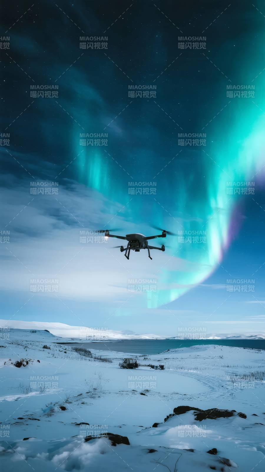 极光下的无人机图片