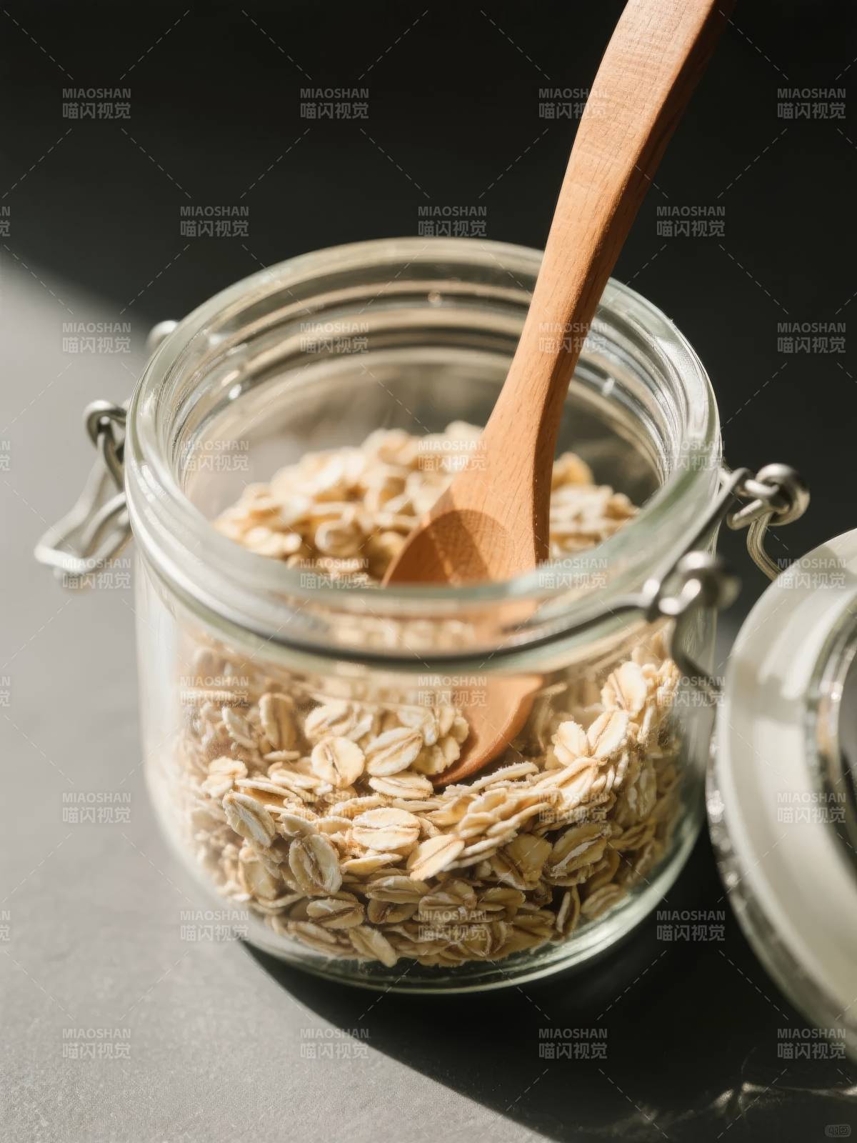 燕麦片与木勺图片