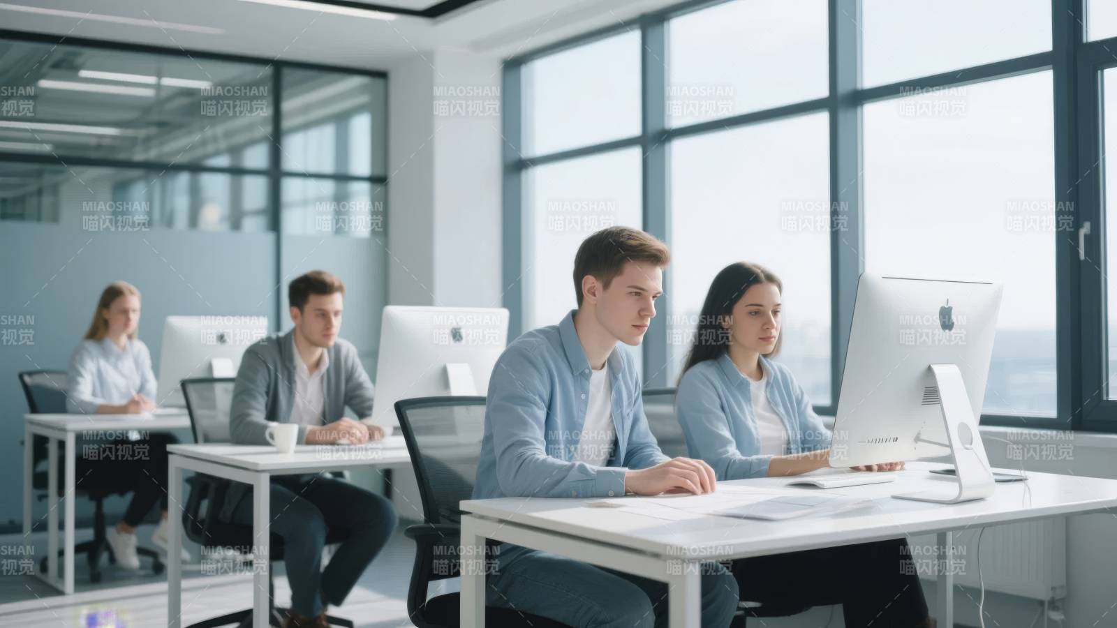 现代办公场景图片
