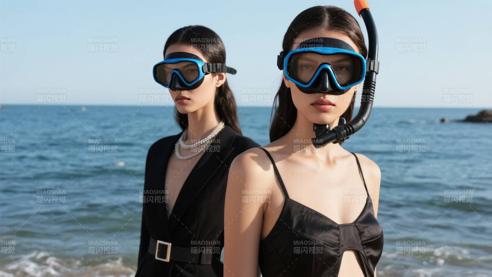 海边双人潜水照图片