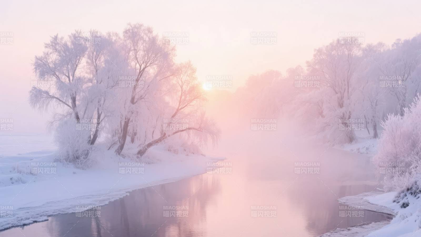冬晨雪雾映河光图片