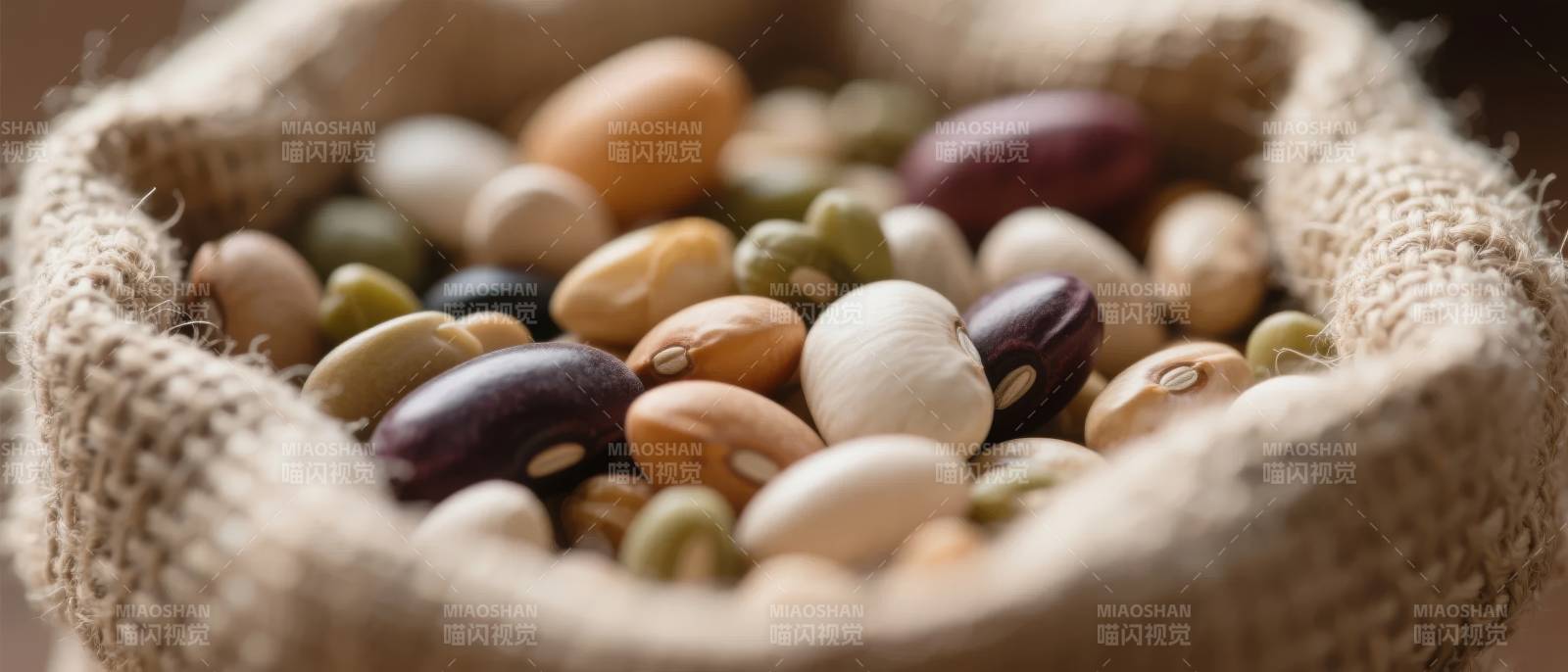 五彩豆粒满袋香图片