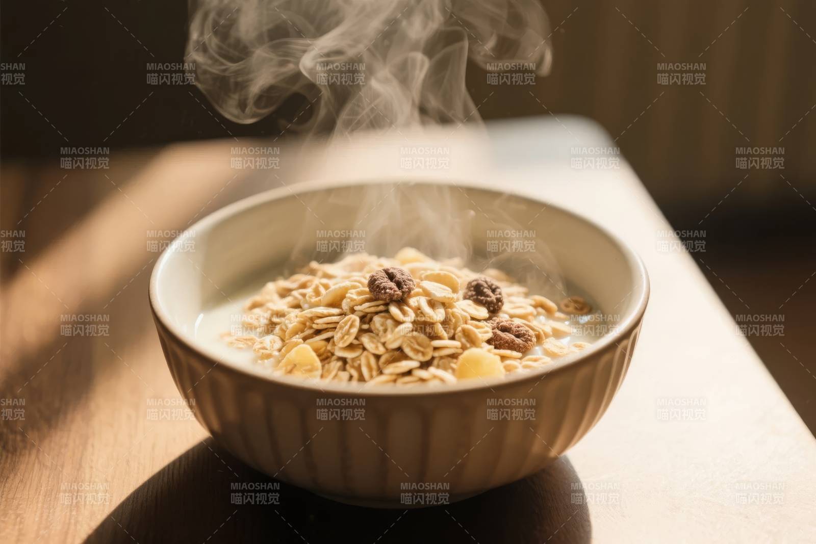 热腾腾的燕麦粥图片