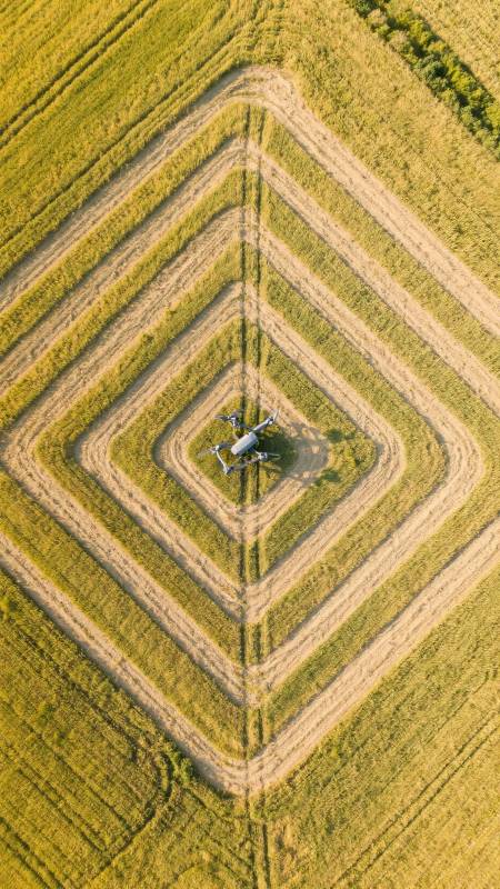 无人机航拍田野图片