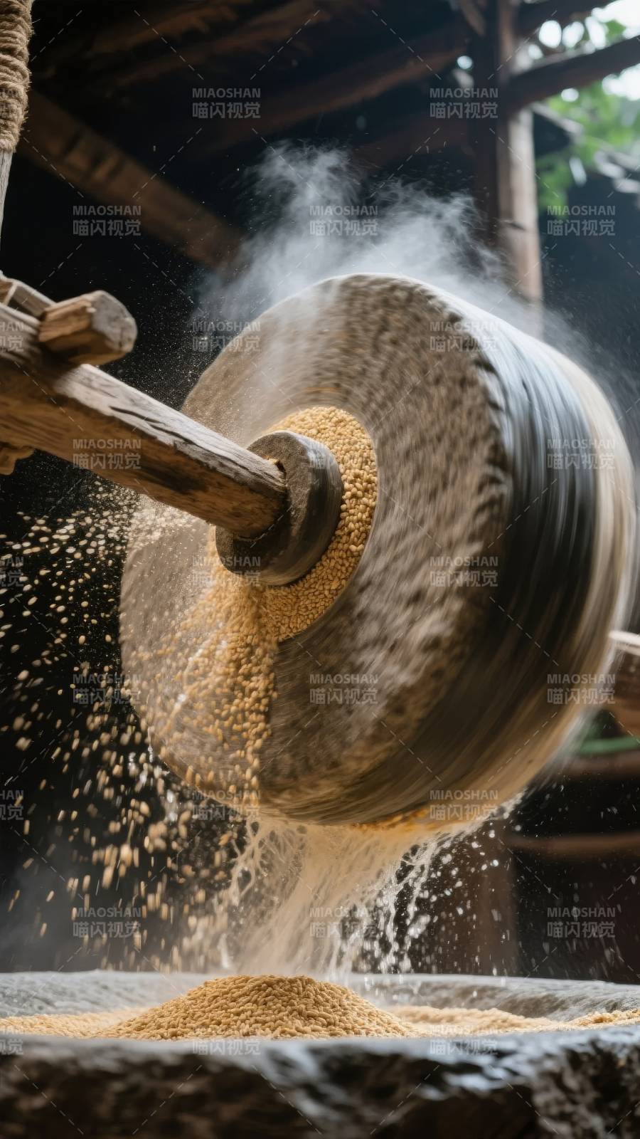 古法磨坊舂米图片