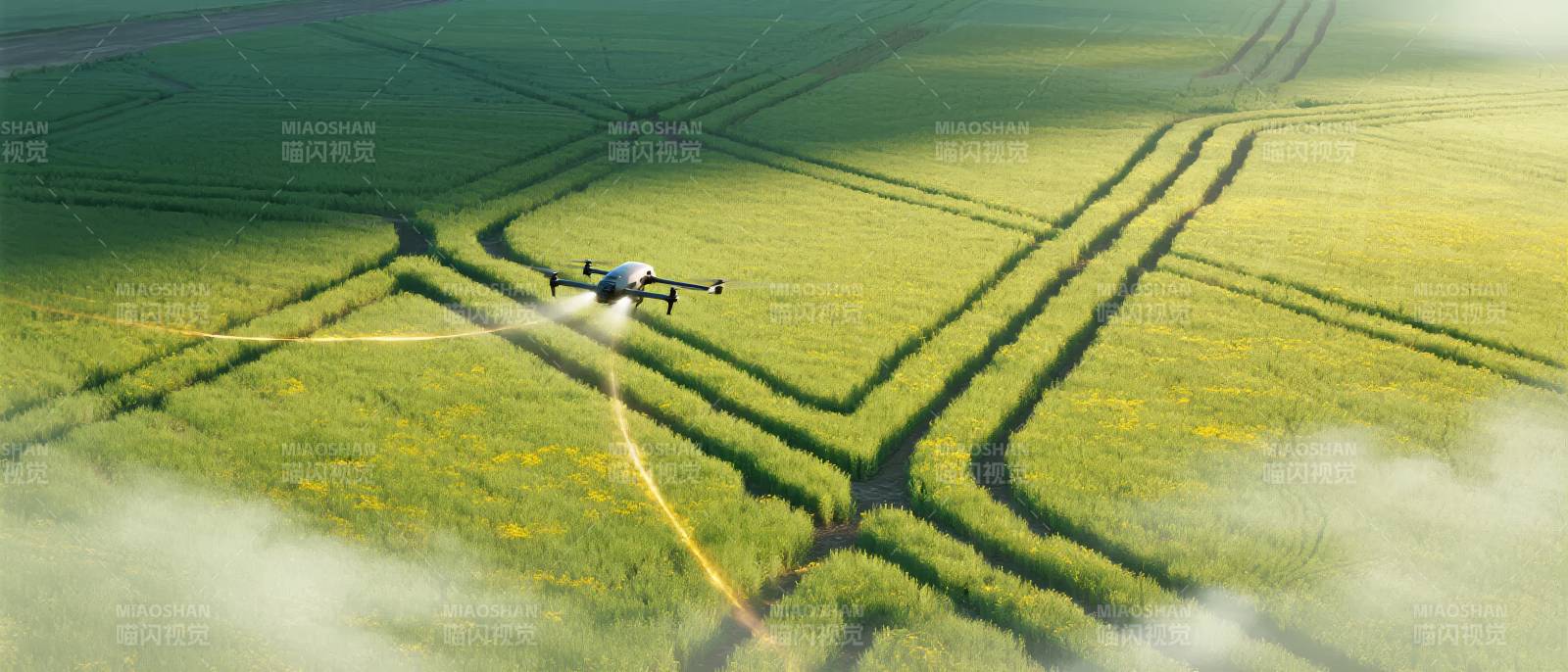 无人机飞越田野图片