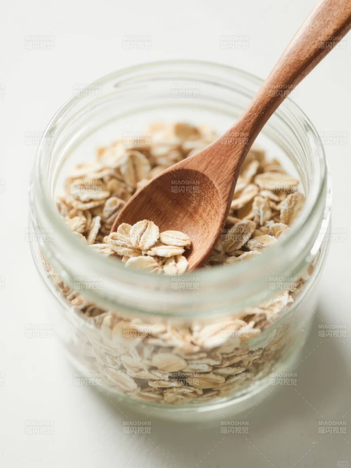 燕麦片与木勺图片