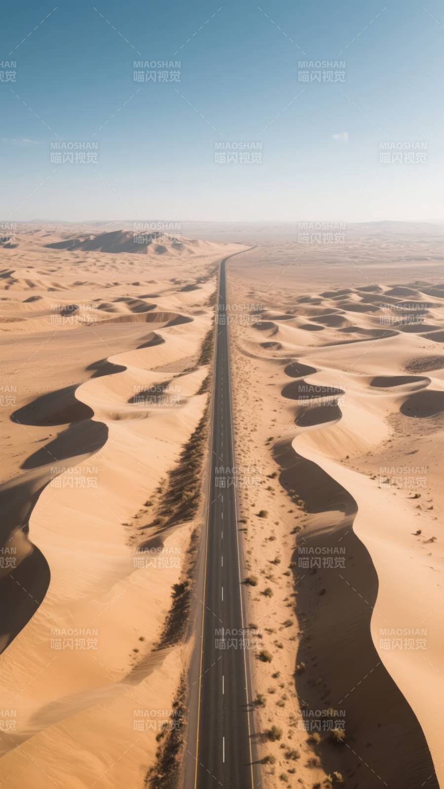 沙漠公路延伸远方图片