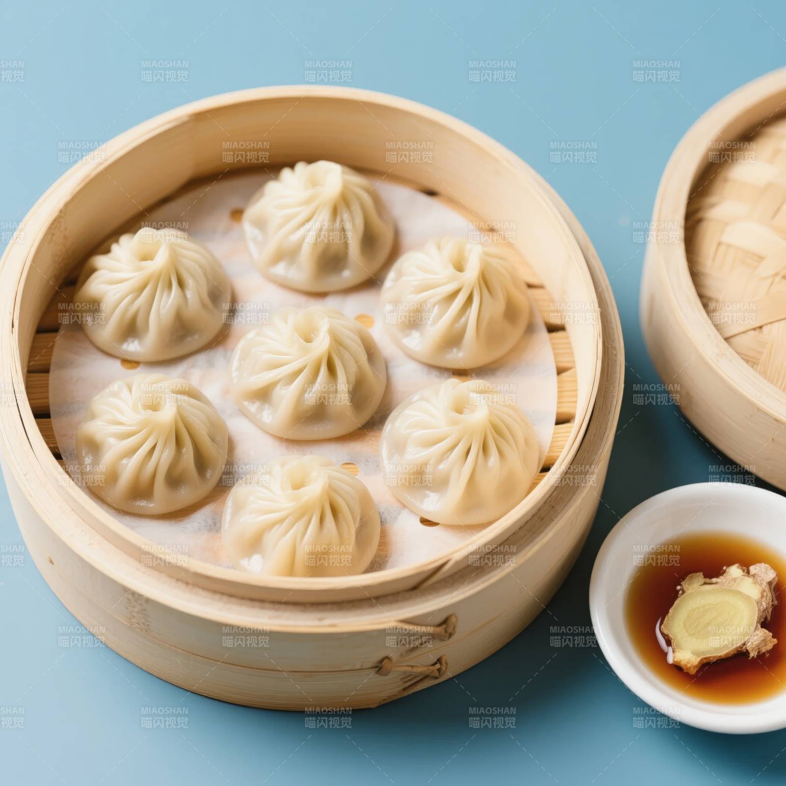 蒸笼小笼包配蘸料图片