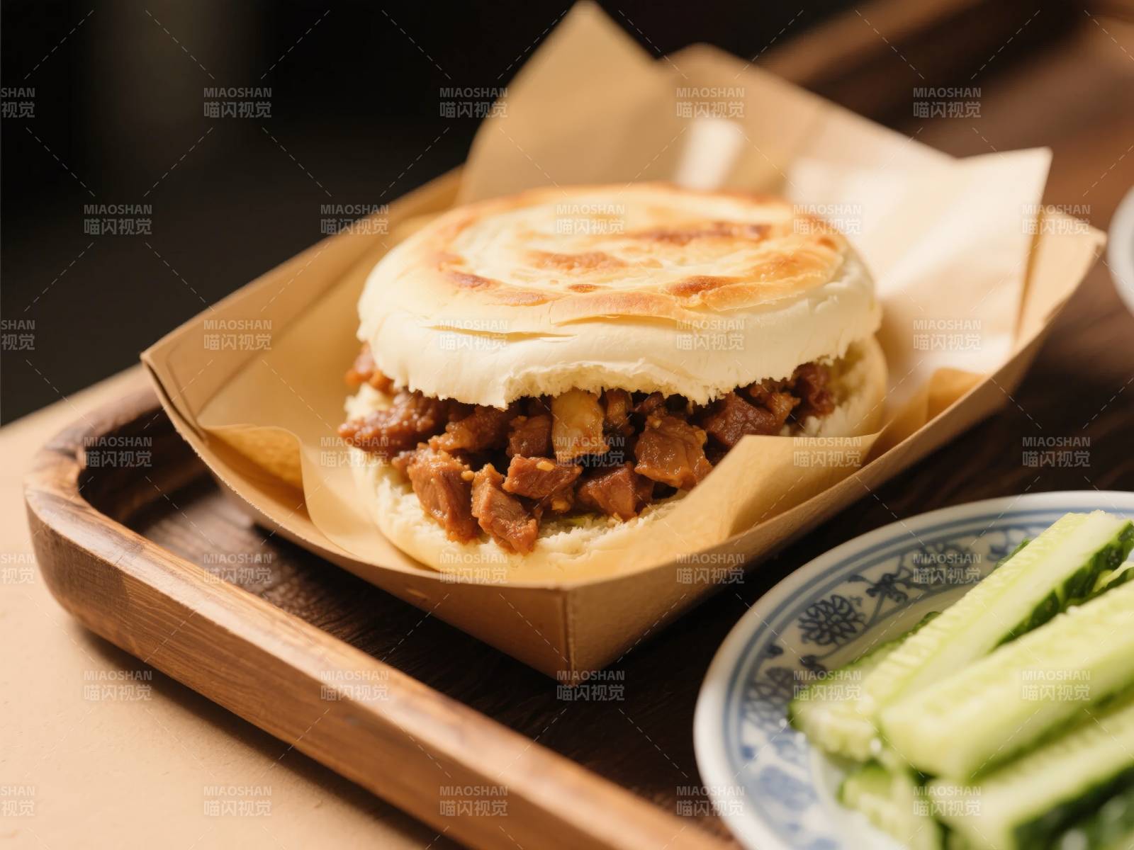 肉夹馍配黄瓜条图片