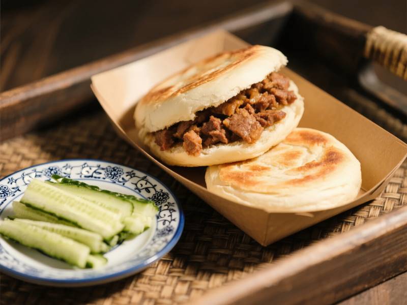 肉夹馍配黄瓜条图片