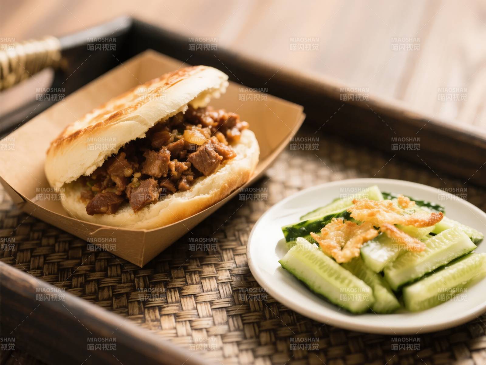 肉夹馍配黄瓜小菜图片